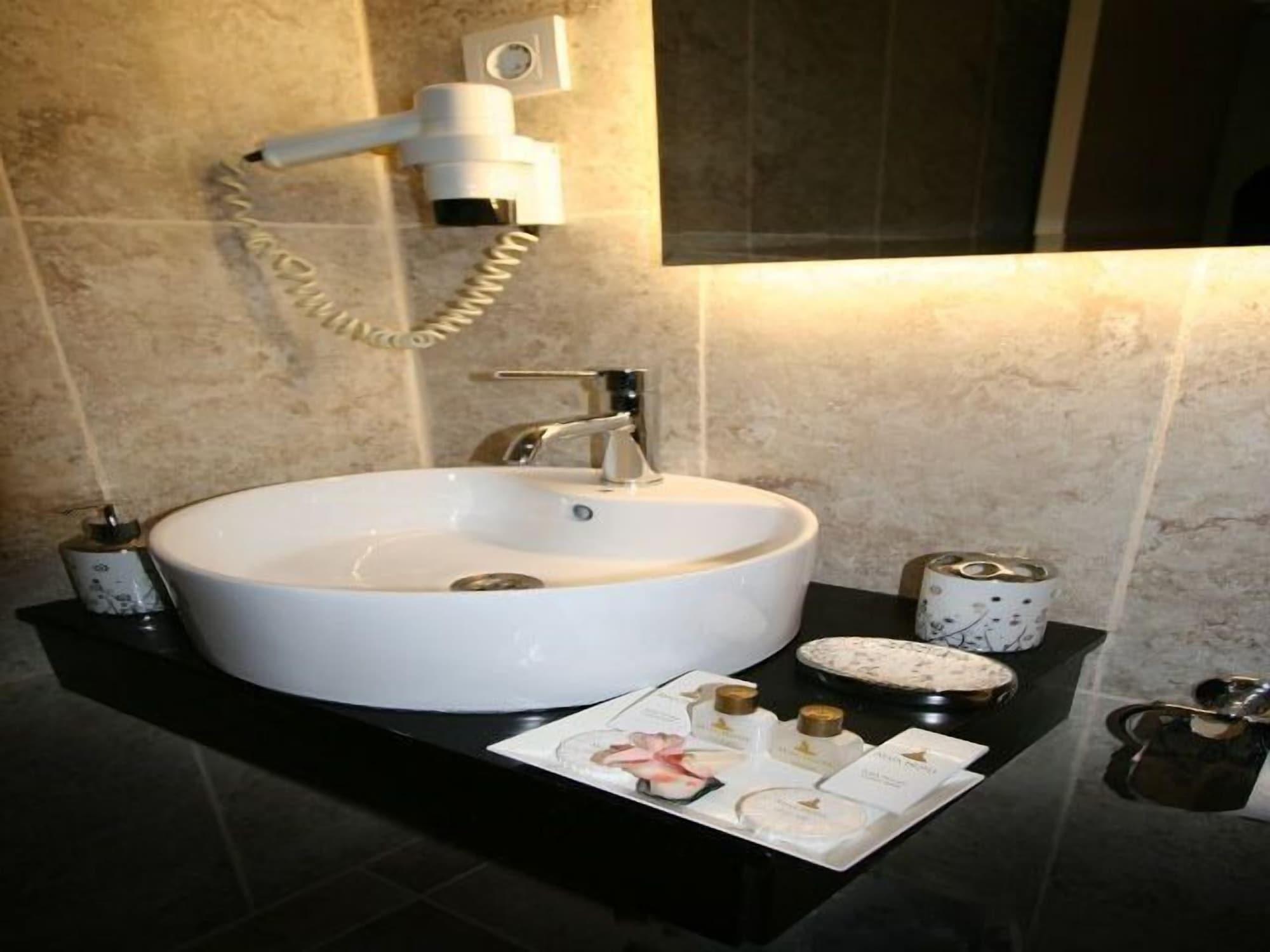 Maya Hotel Истанбул Екстериор снимка